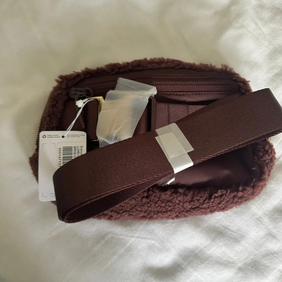 🆕🤎 Lululemon Everywhere Belt Bag Fleece Brown Earth Gold - Picture 5 of 7